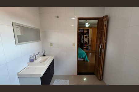 Casa para alugar com 220m², 4 quartos e 3 vagas Casa para alugar com 220m², 4 quartos e 3 vagasBanheiro da Suíte 2