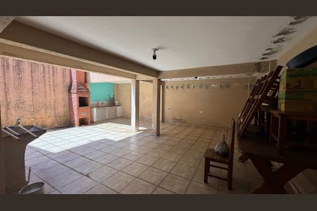 Casa para alugar com 220m², 4 quartos e 3 vagasQuintal 