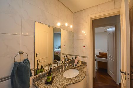 Apartamento à venda com 200m², 3 quartos e 3 vagasBanheiro 1