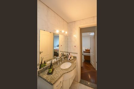 Apartamento à venda com 200m², 3 quartos e 3 vagasBanheiro 1