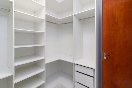 Casa de condomínio para alugar com 112m², 2 quartos e 3 vagasCloset