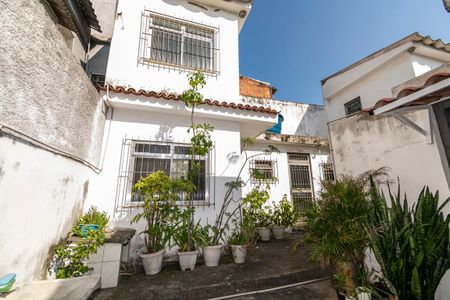 Casa à venda com 100m², 4 quartos e 6 vagasVista da Kitnet dos fundos