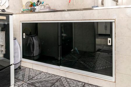 Casa à venda com 100m², 4 quartos e 6 vagasCozinha - Armários