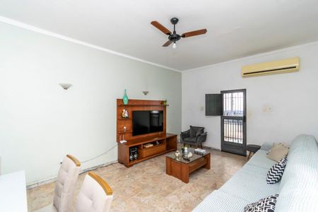Casa à venda com 100m², 4 quartos e 6 vagasSala