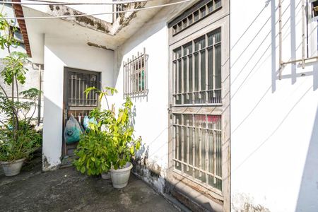 Casa à venda com 100m², 4 quartos e 6 vagasEntrada da Kitnet