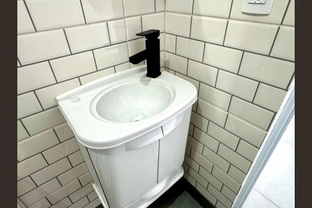 Banheiro de apartamento para alugar com 1 quarto, 22m² em Portal dos Gramados, Guarulhos