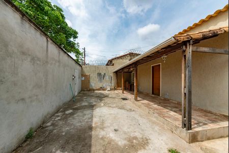 Casa à venda com 273m², 2 quartos e 3 vagas Casa à venda com 273m², 2 quartos e 3 vagasQuintal