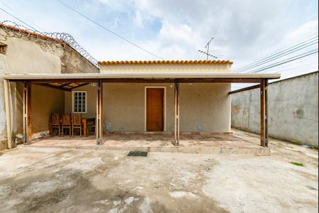 Casa à venda com 273m², 2 quartos e 3 vagas Casa à venda com 273m², 2 quartos e 3 vagasVaranda