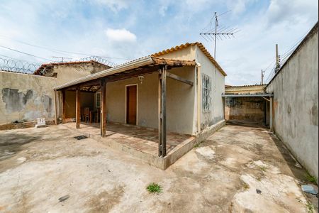Casa à venda com 273m², 2 quartos e 3 vagas Casa à venda com 273m², 2 quartos e 3 vagasQuintal