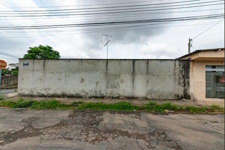 Casa à venda com 273m², 2 quartos e 3 vagas Casa à venda com 273m², 2 quartos e 3 vagasFachada