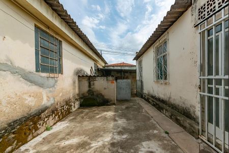 Casa à venda com 273m², 2 quartos e 3 vagas Casa à venda com 273m², 2 quartos e 3 vagasQuintal