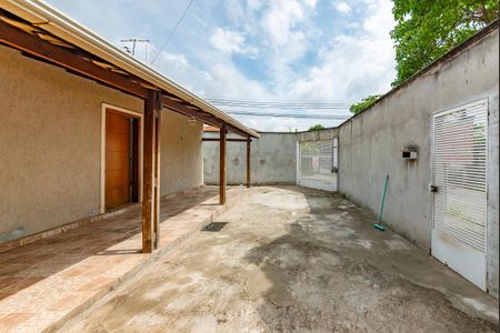 Casa à venda com 273m², 2 quartos e 3 vagas Casa à venda com 273m², 2 quartos e 3 vagasQuintal