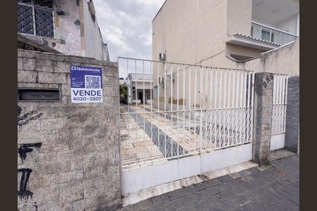 Casa à venda com 100m², 4 quartos e 6 vagasFachaada