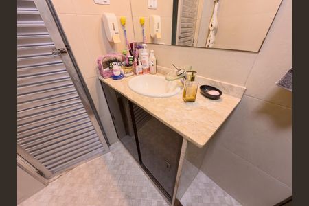 Casa à venda com 100m², 4 quartos e 6 vagasBanheiro