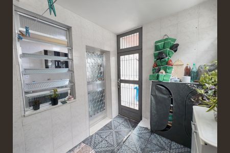 Casa à venda com 100m², 4 quartos e 6 vagasÁrea de Serviço