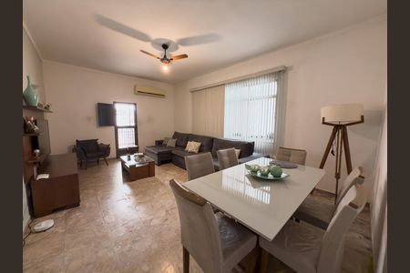 Casa à venda com 100m², 4 quartos e 6 vagasSala