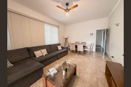 Casa à venda com 100m², 4 quartos e 6 vagasSala