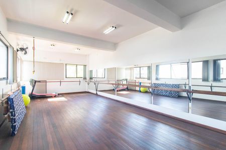 Casa à venda com 390m², 4 quartos e 2 vagasEstúdio