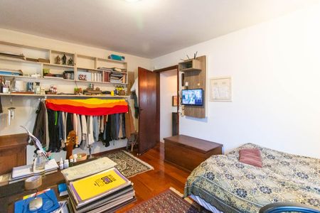 Casa à venda com 390m², 4 quartos e 2 vagasQuarto 1