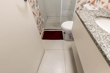 Banheiro de kitnet/studio para alugar com 1 quarto, 24m² em Consolação, São Paulo