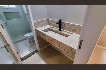 Casa de condomínio à venda com 209m², 4 quartos e 3 vagasBanheiro dos Quartos 1 e 2