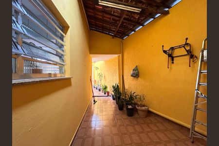 Casa à venda com 253m², 4 quartos e 5 vagas Casa à venda com 253m², 4 quartos e 5 vagasQuintal