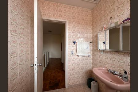 Casa à venda com 253m², 4 quartos e 5 vagas Casa à venda com 253m², 4 quartos e 5 vagasBanheiro