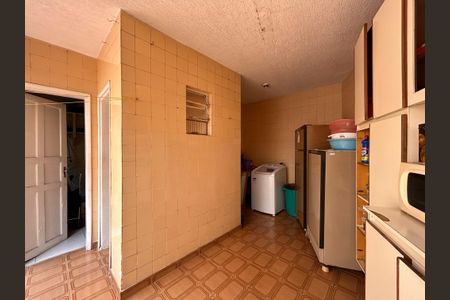 Casa à venda com 253m², 4 quartos e 5 vagas Casa à venda com 253m², 4 quartos e 5 vagasÁrea de Serviço