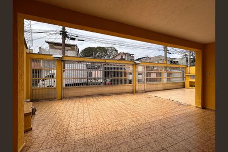 Casa à venda com 253m², 4 quartos e 5 vagas Casa à venda com 253m², 4 quartos e 5 vagasGaragem