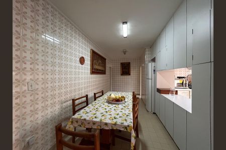 Casa à venda com 253m², 4 quartos e 5 vagas Casa à venda com 253m², 4 quartos e 5 vagasCopa