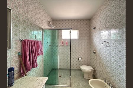 Casa à venda com 253m², 4 quartos e 5 vagas Casa à venda com 253m², 4 quartos e 5 vagasBanheiro da Suíte