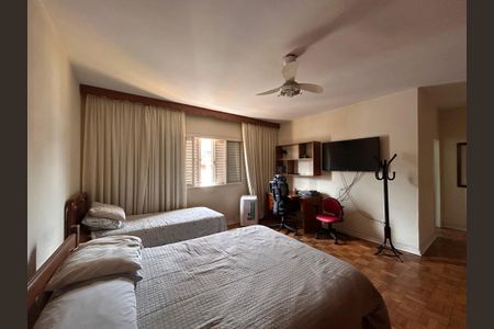 Casa à venda com 253m², 4 quartos e 5 vagas Casa à venda com 253m², 4 quartos e 5 vagasSuíte