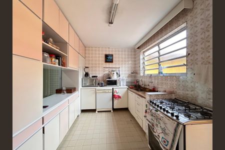 Casa à venda com 253m², 4 quartos e 5 vagas Casa à venda com 253m², 4 quartos e 5 vagasCozinha