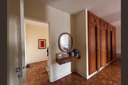 Casa à venda com 253m², 4 quartos e 5 vagas Casa à venda com 253m², 4 quartos e 5 vagasSuíte