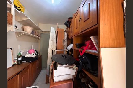 Casa à venda com 253m², 4 quartos e 5 vagas Casa à venda com 253m², 4 quartos e 5 vagasQuarto de Serviço