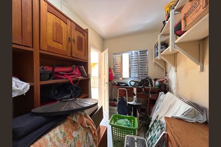 Casa à venda com 253m², 4 quartos e 5 vagas Casa à venda com 253m², 4 quartos e 5 vagasQuarto de Serviço