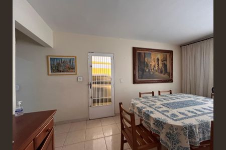 Sala de casa à venda com 4 quartos, 253m² em Jardim Monjolo, São Paulo