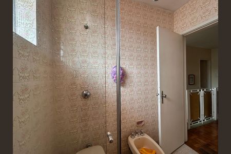 Casa à venda com 253m², 4 quartos e 5 vagas Casa à venda com 253m², 4 quartos e 5 vagasBanheiro