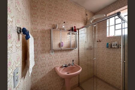 Casa à venda com 253m², 4 quartos e 5 vagas Casa à venda com 253m², 4 quartos e 5 vagasBanheiro