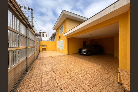 Casa à venda com 253m², 4 quartos e 5 vagas Casa à venda com 253m², 4 quartos e 5 vagasGaragem