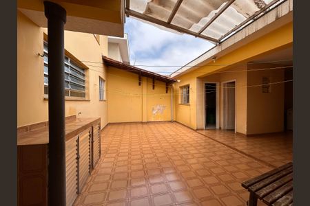 Casa à venda com 253m², 4 quartos e 5 vagas Casa à venda com 253m², 4 quartos e 5 vagasQuintal