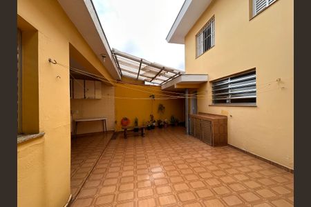 Casa à venda com 253m², 4 quartos e 5 vagas Casa à venda com 253m², 4 quartos e 5 vagasQuintal