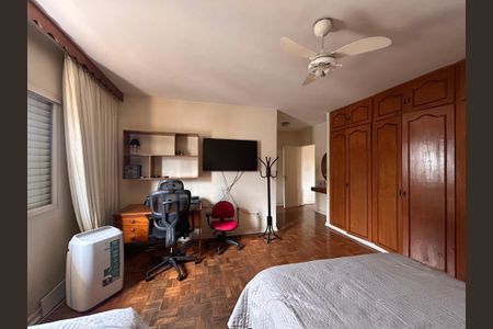 Casa à venda com 253m², 4 quartos e 5 vagas Casa à venda com 253m², 4 quartos e 5 vagasSuíte