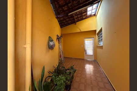 Casa à venda com 253m², 4 quartos e 5 vagas Casa à venda com 253m², 4 quartos e 5 vagasQuintal