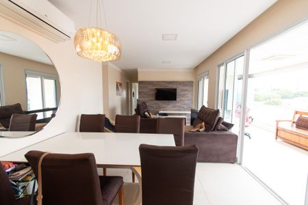 Apartamento à venda com 100m², 2 quartos e 2 vagasSala