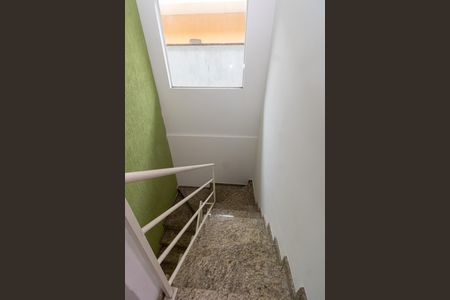 Casa à venda com 180m², 3 quartos e 4 vagasSala - Escada