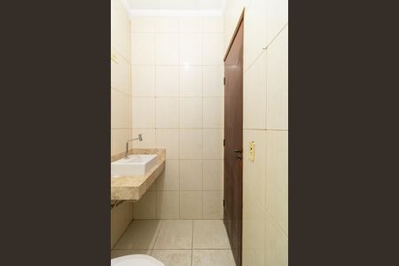 Casa à venda com 180m², 3 quartos e 4 vagasBanheiro da Suíte 2