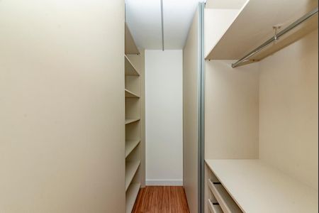 Apartamento à venda com 79m², 3 quartos e 2 vagas Apartamento à venda com 79m², 3 quartos e 2 vagasCloset da suíte