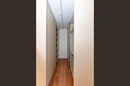 Apartamento à venda com 79m², 3 quartos e 2 vagas Apartamento à venda com 79m², 3 quartos e 2 vagasCloset da suíte