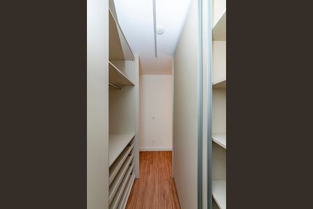 Apartamento à venda com 79m², 3 quartos e 2 vagas Apartamento à venda com 79m², 3 quartos e 2 vagasCloset da suíte